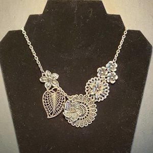 "PREMIER DESIGNS" FLOWER FILIGREE SILVER TONE NECKLACE